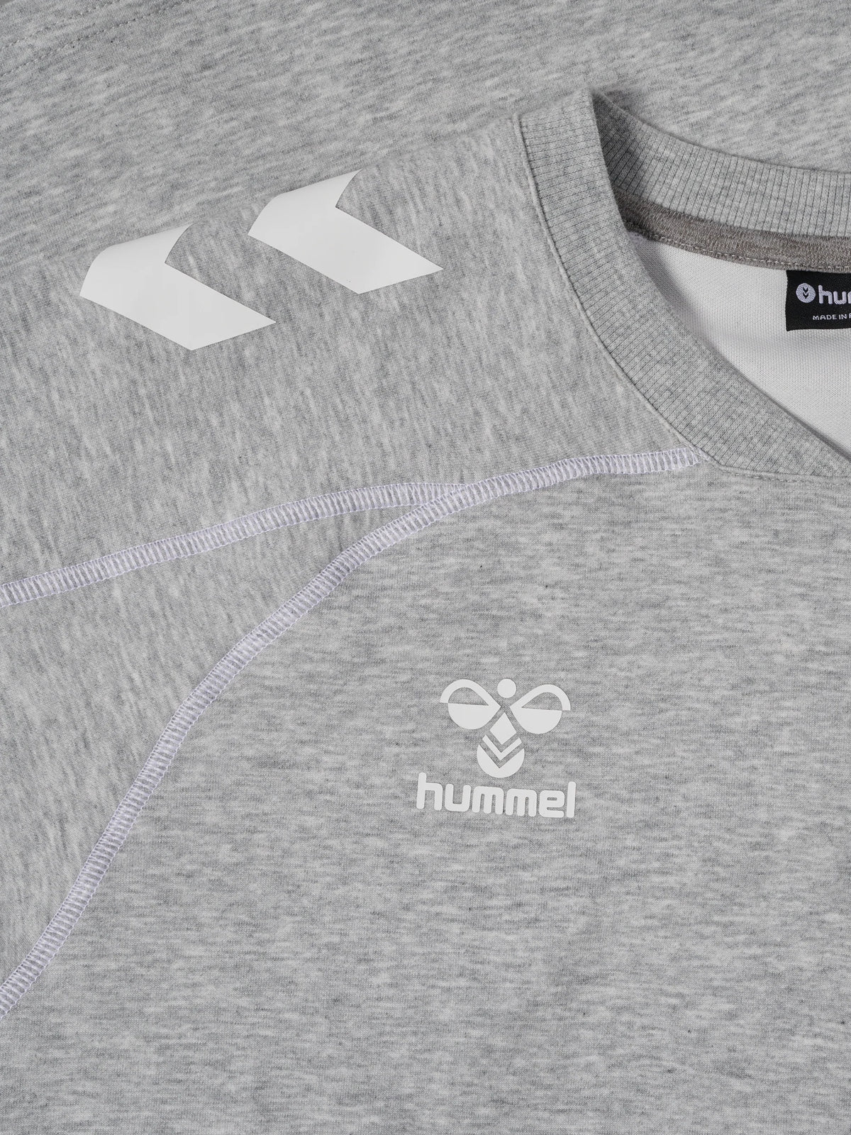 HUMMEL| CAMISETA PASEO GRIS 26-27